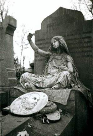 Paris graveyard picture